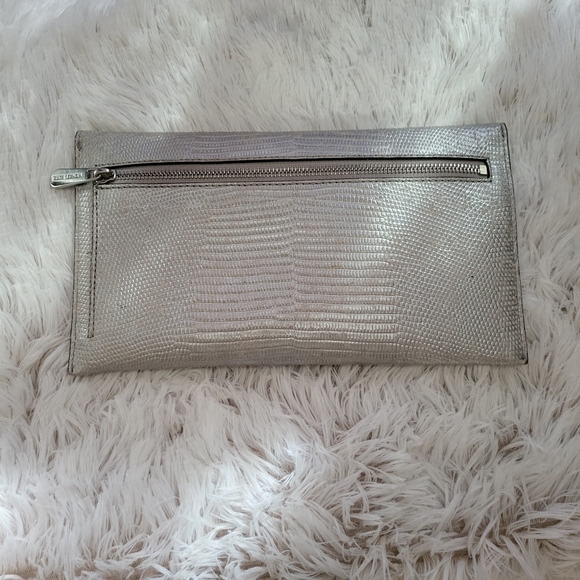 AUTHENTIC Micheal kors clutch - Picture 5 of 8